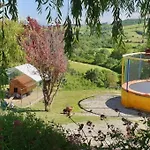 Zecamping 3 Animaux Acceptes Et Piscine Au Milieu Des Collines
