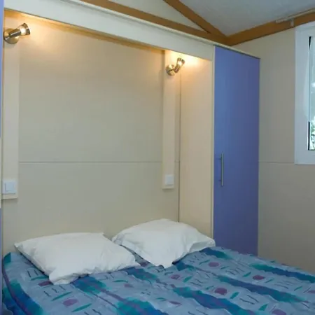 Zecamping 3 Etoiles Animaux Acceptes Et Piscine Au Milieu Des Collines 3*