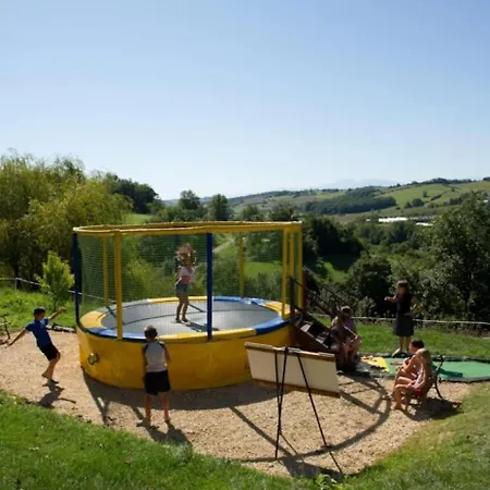 Campingplatz Zecamping 3 Etoiles Animaux Acceptes Et Piscine Au Milieu Des Collines 3*