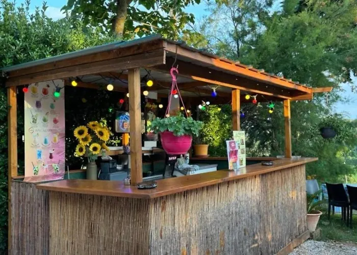 Zecamping 3 Animaux Acceptes Et Piscine Au Milieu Des Collines