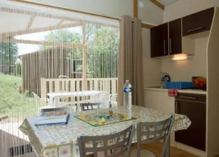 Kamp alanı 3 Etoiles - Piscine - Ccbbedh