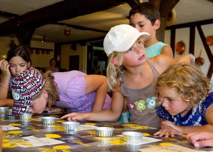 Zecamping 3 Animaux Acceptes Et Piscine Au Milieu Des Collines Кемпинг