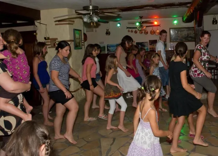 3 Etoiles - Piscine - Ccbbedh Kamp alanı *